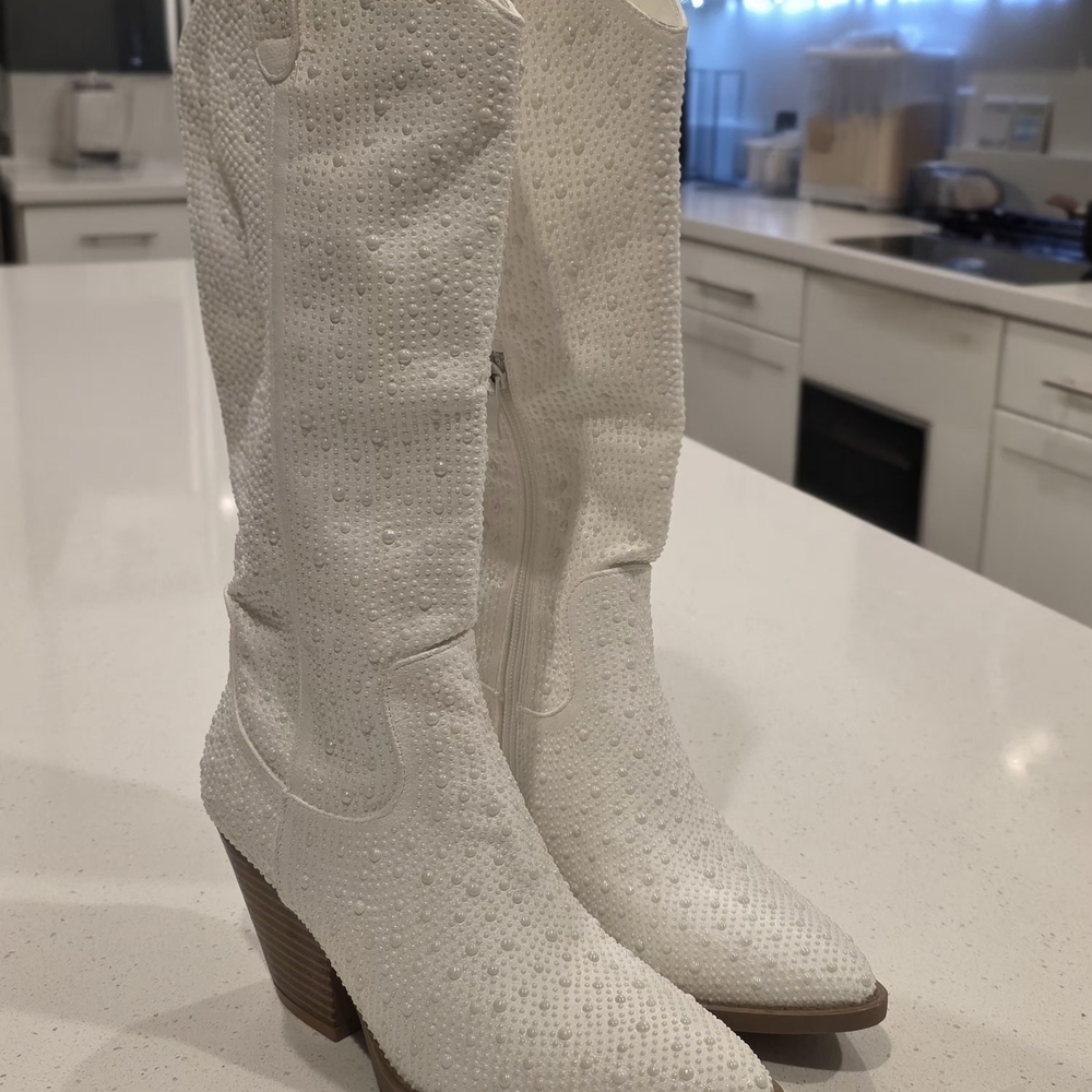 Forever 21 White Textured Heeled Boots